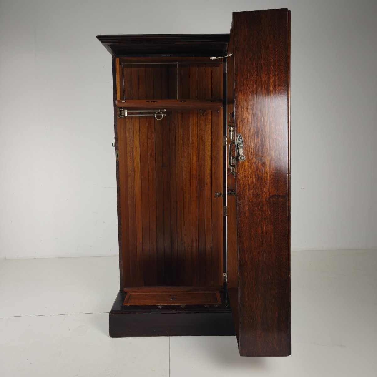 Armoire de gentleman Compactom c.1920 – Modèle ZA G227-photo-3