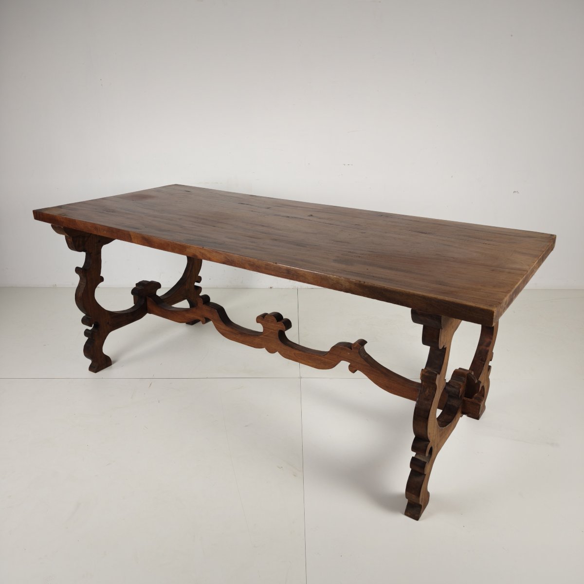 Table de salle à manger espagnole en bois massif – XXe siècle
