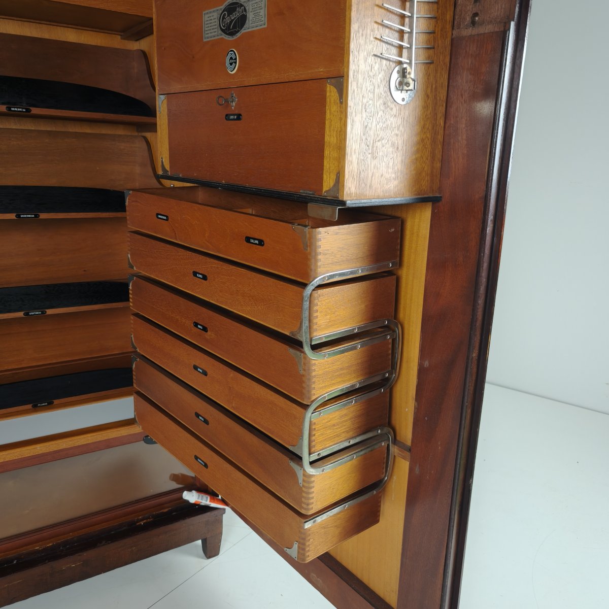 Armoire pour homme Compactom Ltd, modèle JCH, avec tiroirs secrets – Angleterre, vers 1920-photo-2