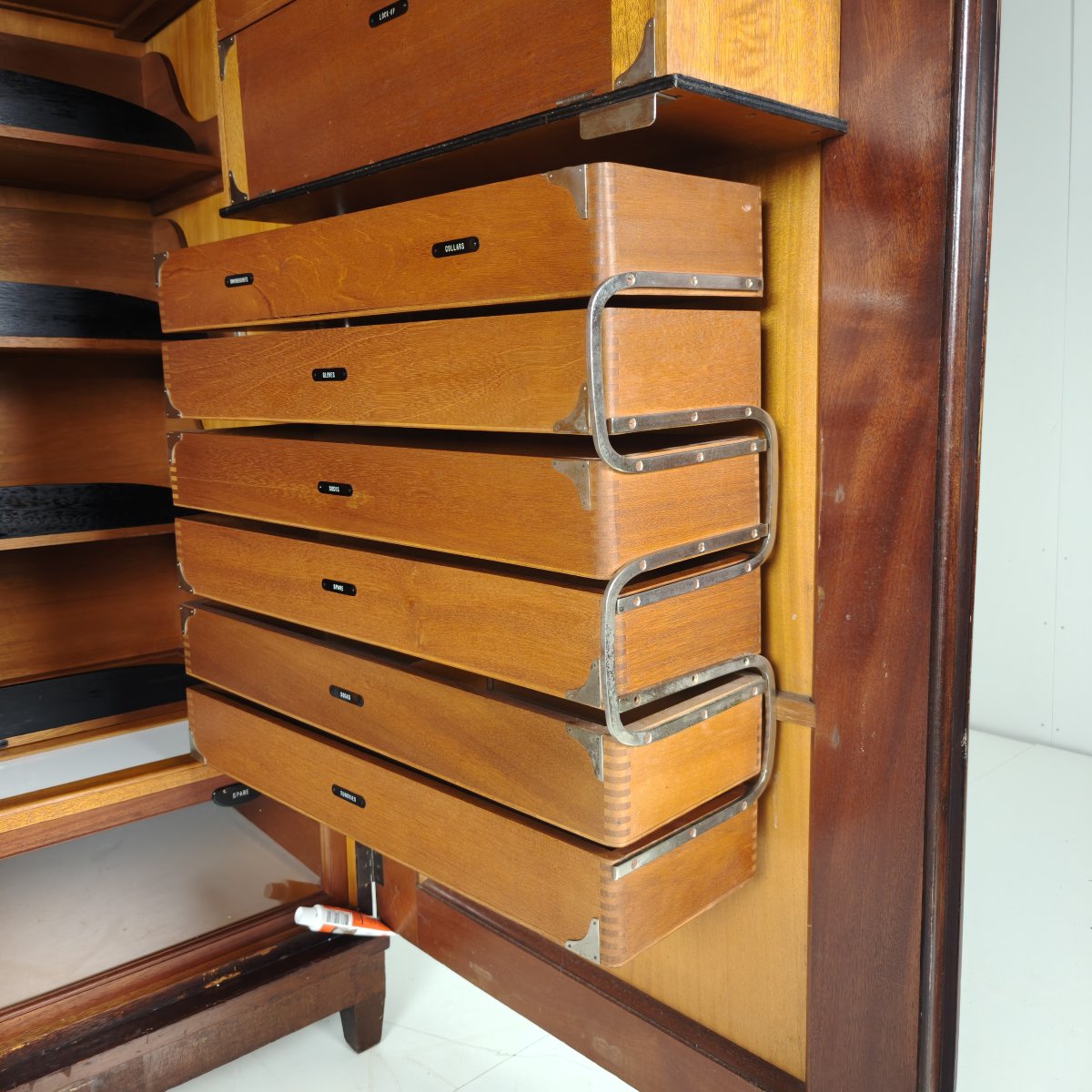 Armoire pour homme Compactom Ltd, modèle JCH, avec tiroirs secrets – Angleterre, vers 1920-photo-4