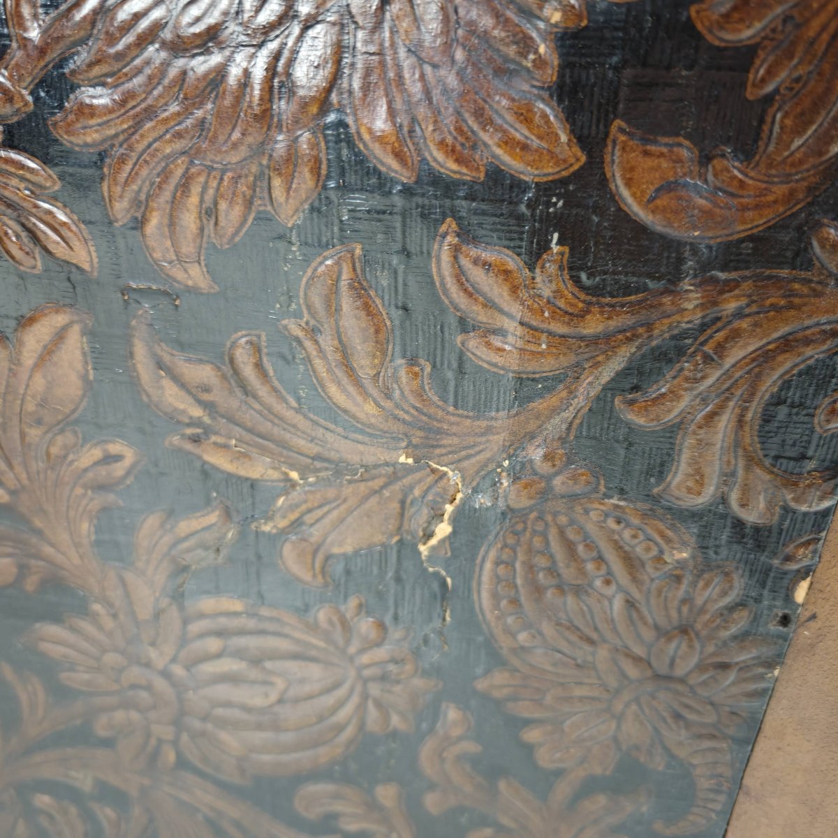 Richly Carved Gilded Leather Screen, Circa 1860-photo-4