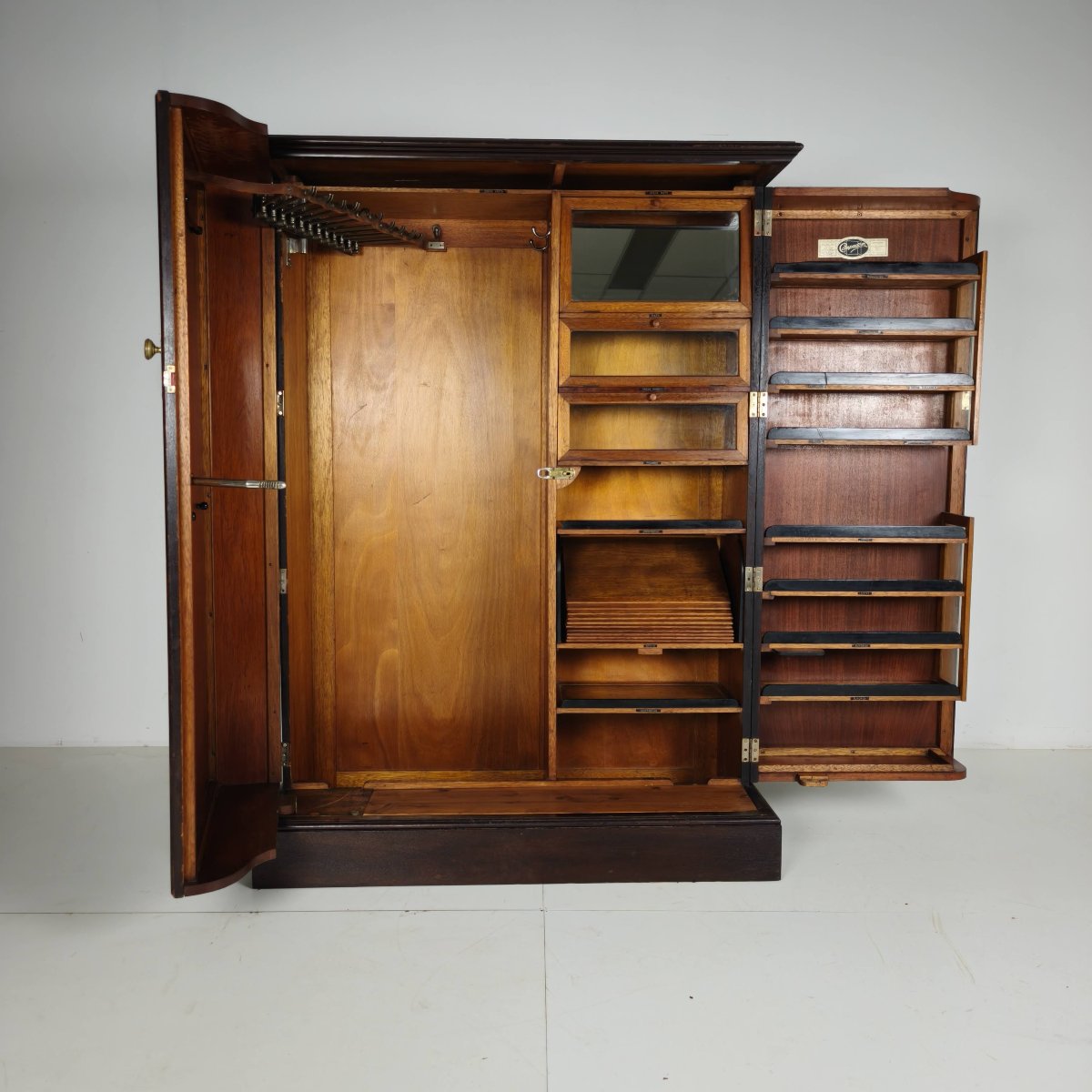 Armoire pour homme Compactom Ltd des années 1920 – Intérieur entièrement aménagé