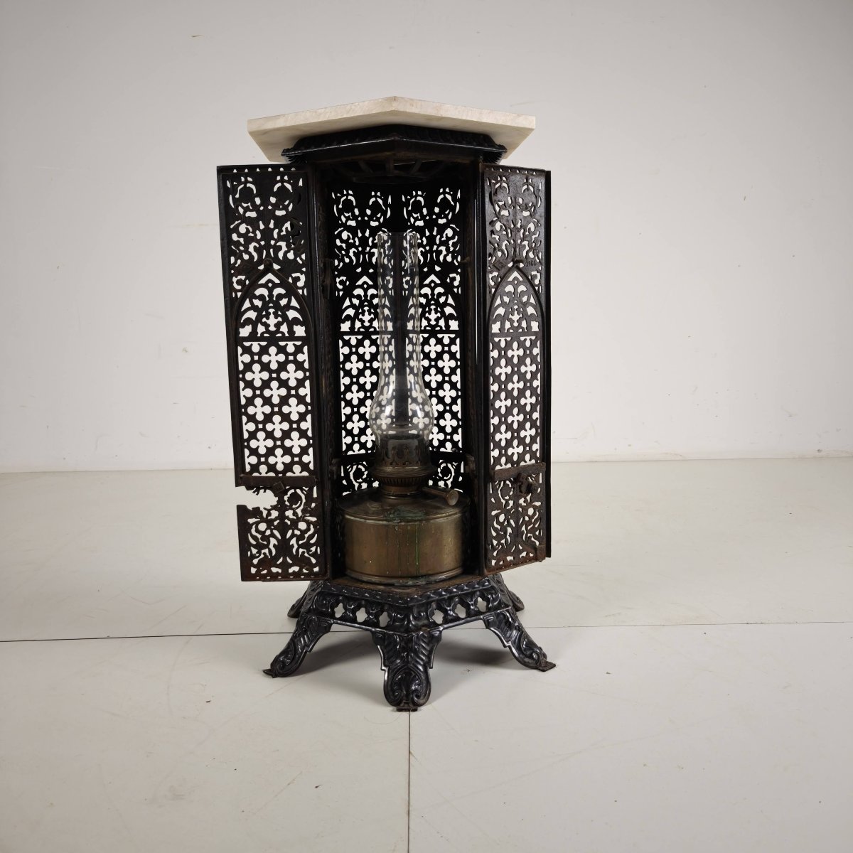 Table d'appoint en fonte de style orientaliste avec plateau en marbre, fin du XIXe siècle-photo-3