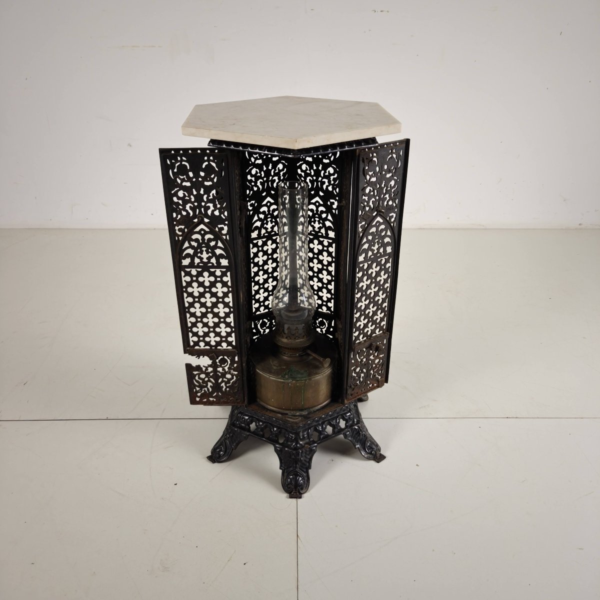 Table d'appoint en fonte de style orientaliste avec plateau en marbre, fin du XIXe siècle-photo-4