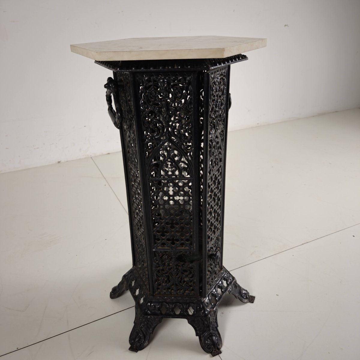 Table d'appoint en fonte de style orientaliste avec plateau en marbre, fin du XIXe siècle-photo-5