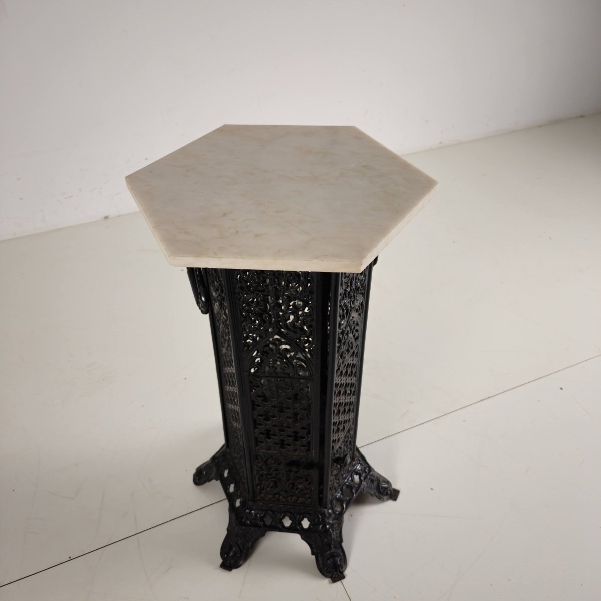 Table d'appoint en fonte de style orientaliste avec plateau en marbre, fin du XIXe siècle-photo-6