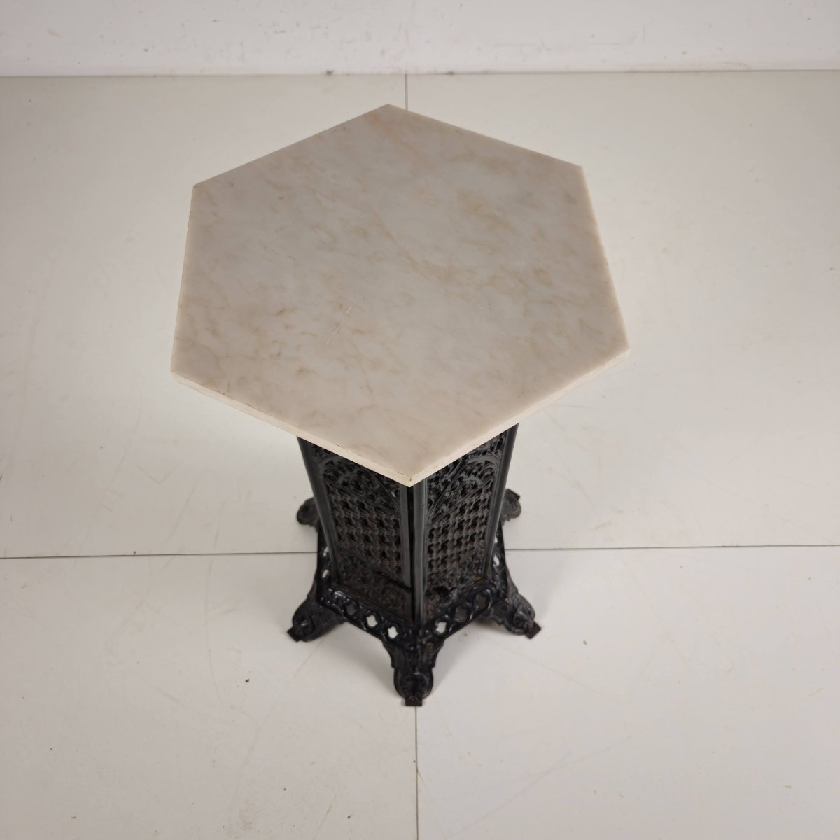 Table d'appoint en fonte de style orientaliste avec plateau en marbre, fin du XIXe siècle-photo-8