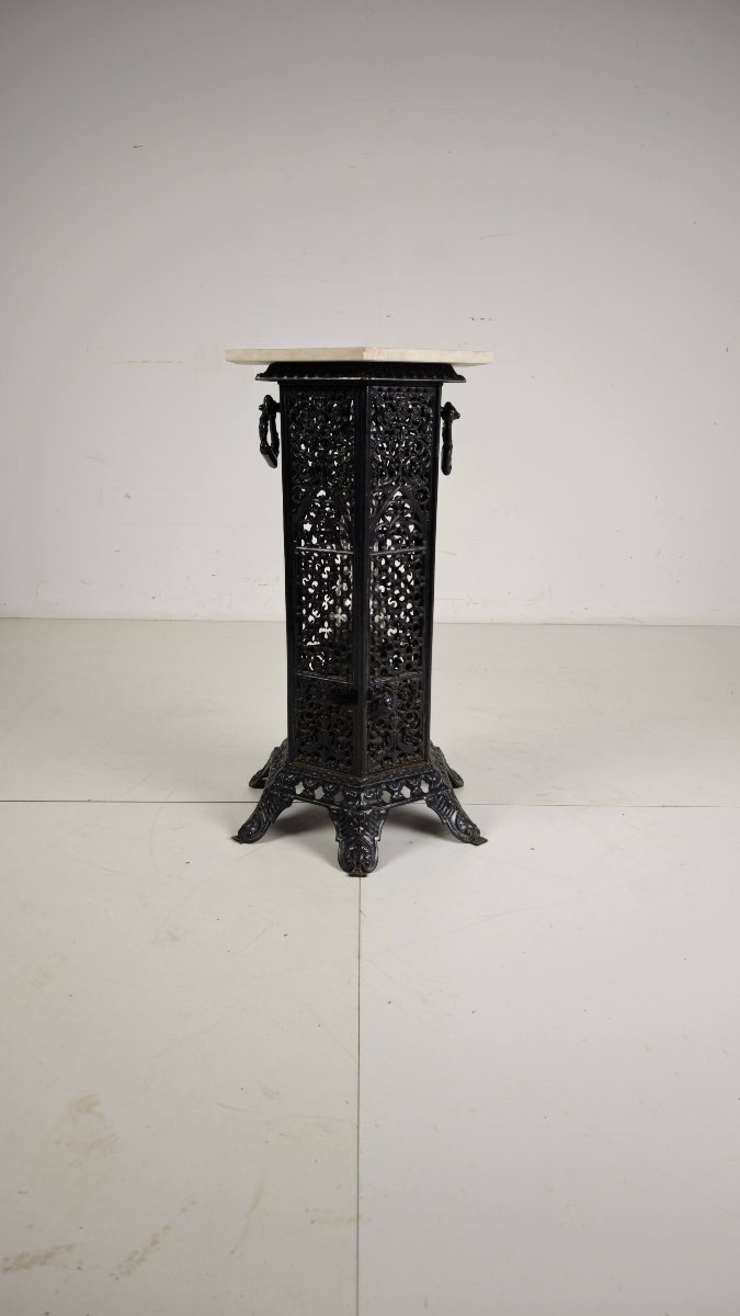 Table d'appoint en fonte de style orientaliste avec plateau en marbre, fin du XIXe siècle