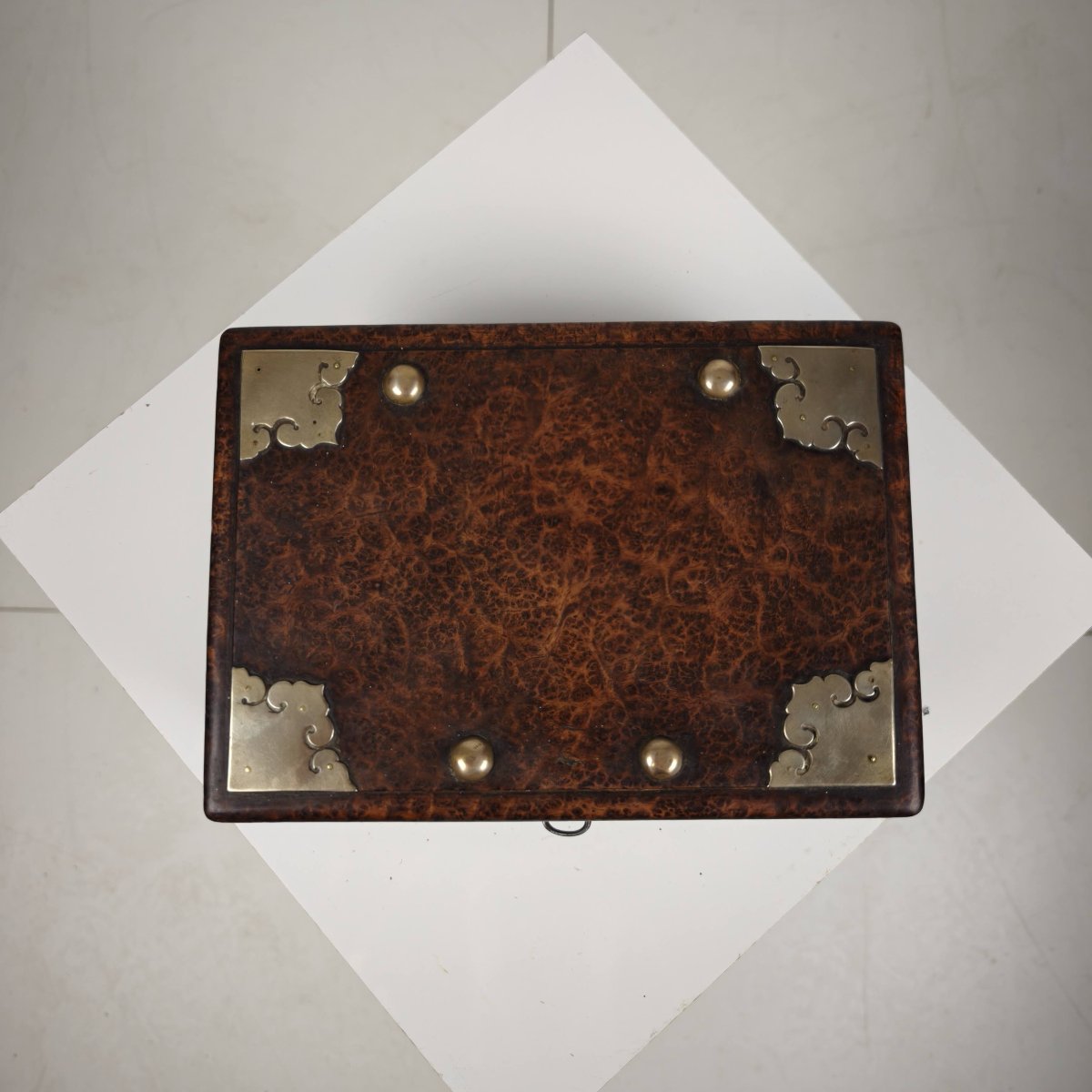 Coffret en bois d'amboine massif de style colonial hollandais du début du XVIIIe siècle, Batavi-photo-4