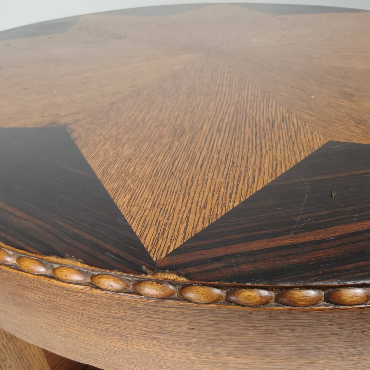 Table d'appoint Art déco de style Amsterdam School, plateau incrusté d'étoiles, vers 1920-photo-4