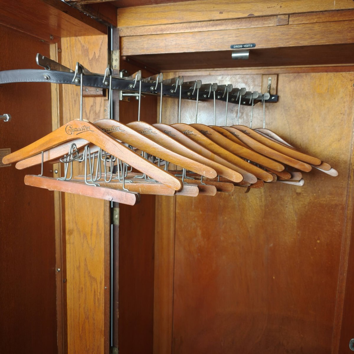 Armoire pour homme Compactom des années 1930, modèle n° 702 en chêne brun-photo-3