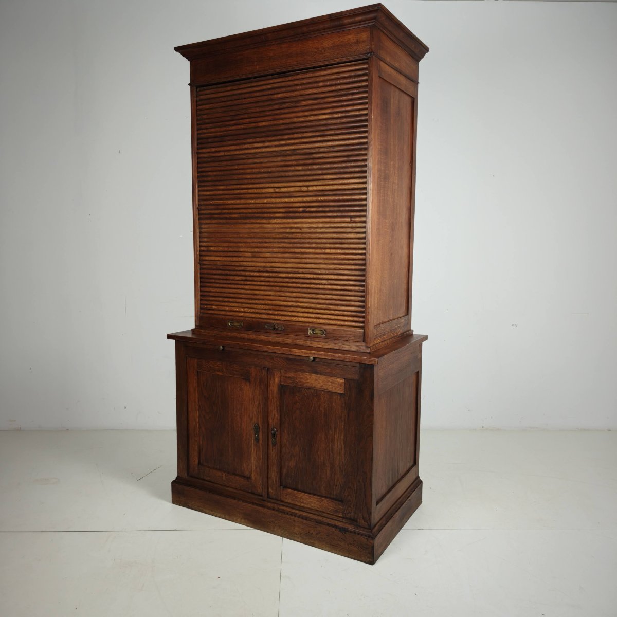 Armoire de notaire/d'archives à cylindre en chêne hollandais des années 1930-photo-3