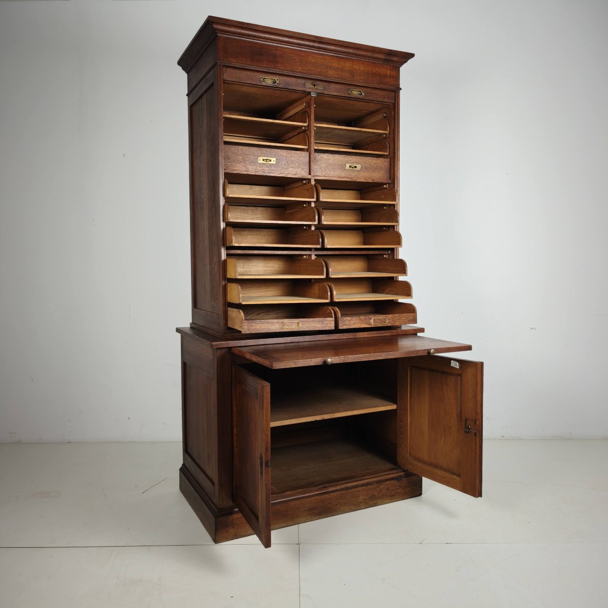 Armoire de notaire/d'archives à cylindre en chêne hollandais des années 1930-photo-2