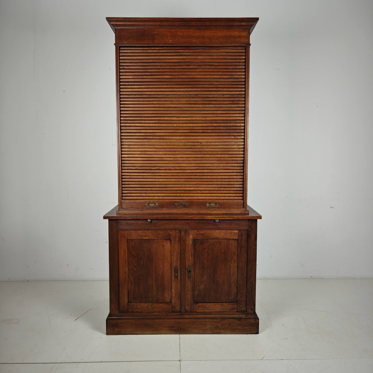 Armoire de notaire/d'archives à cylindre en chêne hollandais des années 1930-photo-5