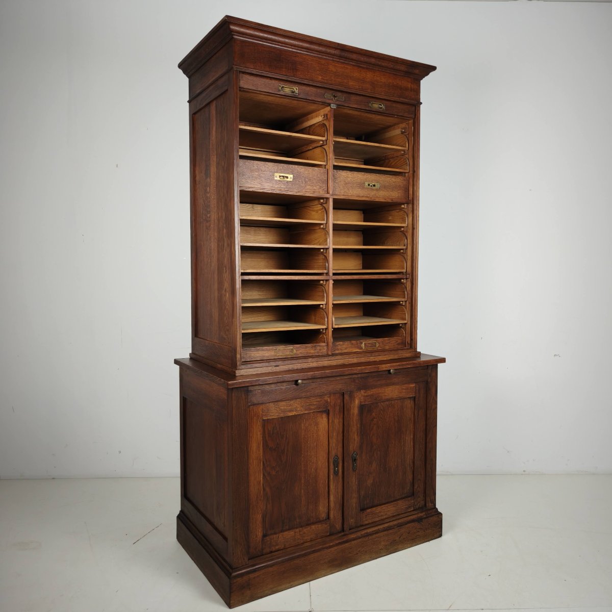 Armoire de notaire/d'archives à cylindre en chêne hollandais des années 1930-photo-6