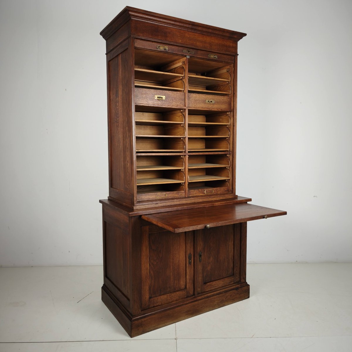 Armoire de notaire/d'archives à cylindre en chêne hollandais des années 1930-photo-7