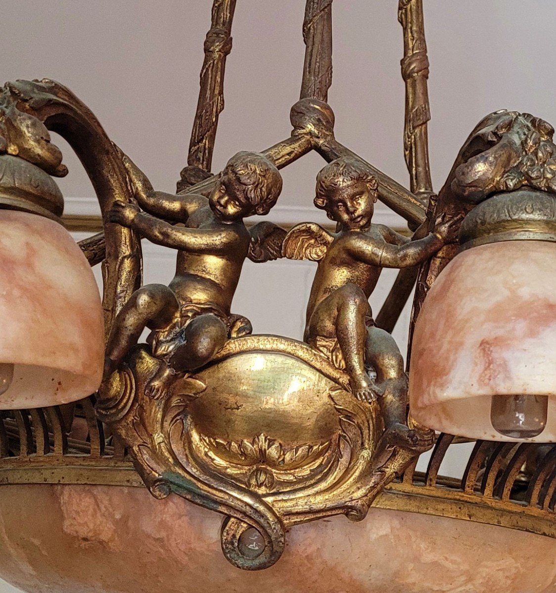 Suspension Bronze, Albâtre  Et Paire d'Appliques Décor De Putti 1900-photo-3