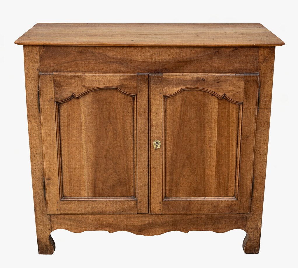 18th-century Molded Walnut Chest Of Drawers