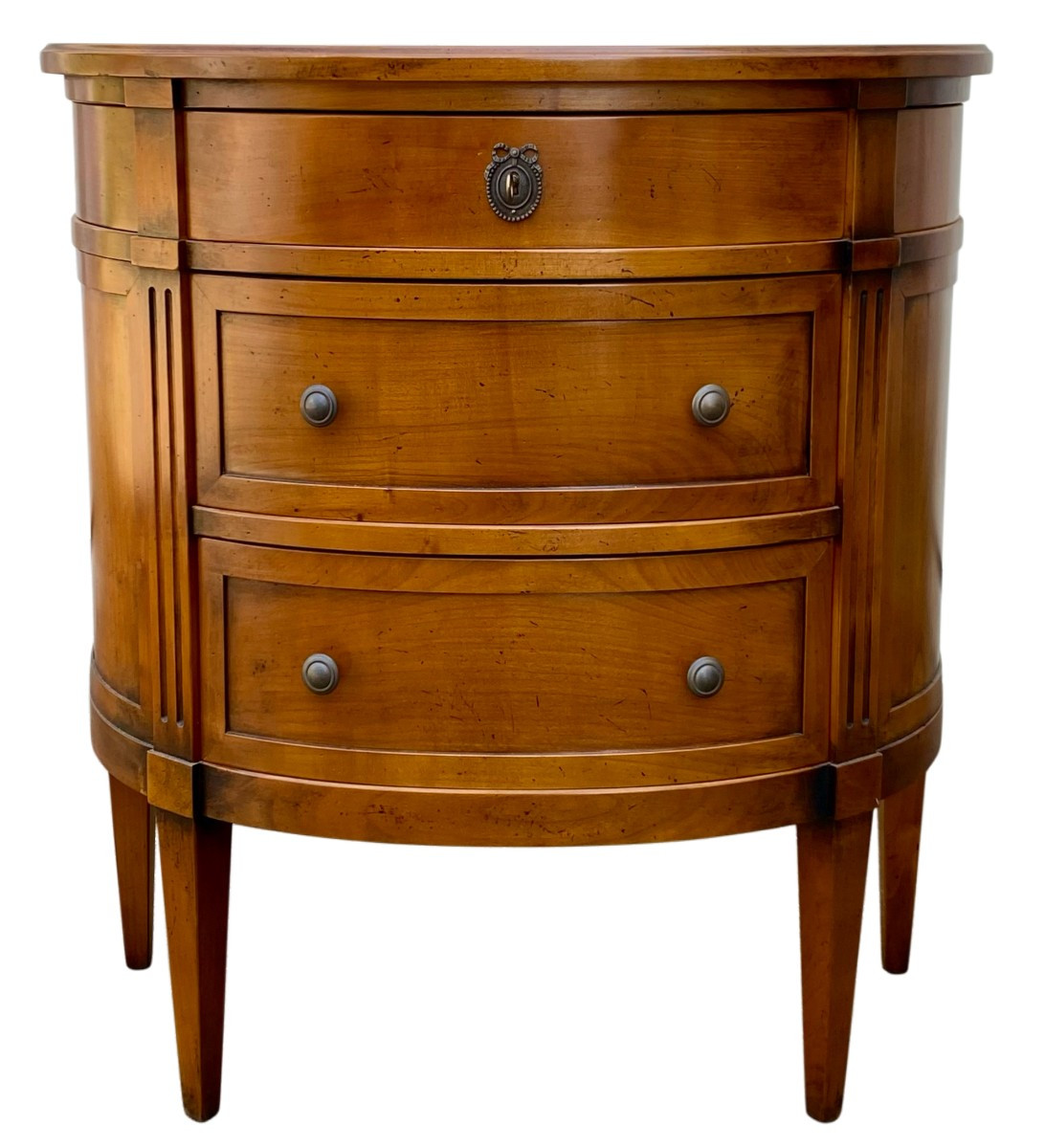 Commode demi-lune trois tiroirs en merisier Louis XVI