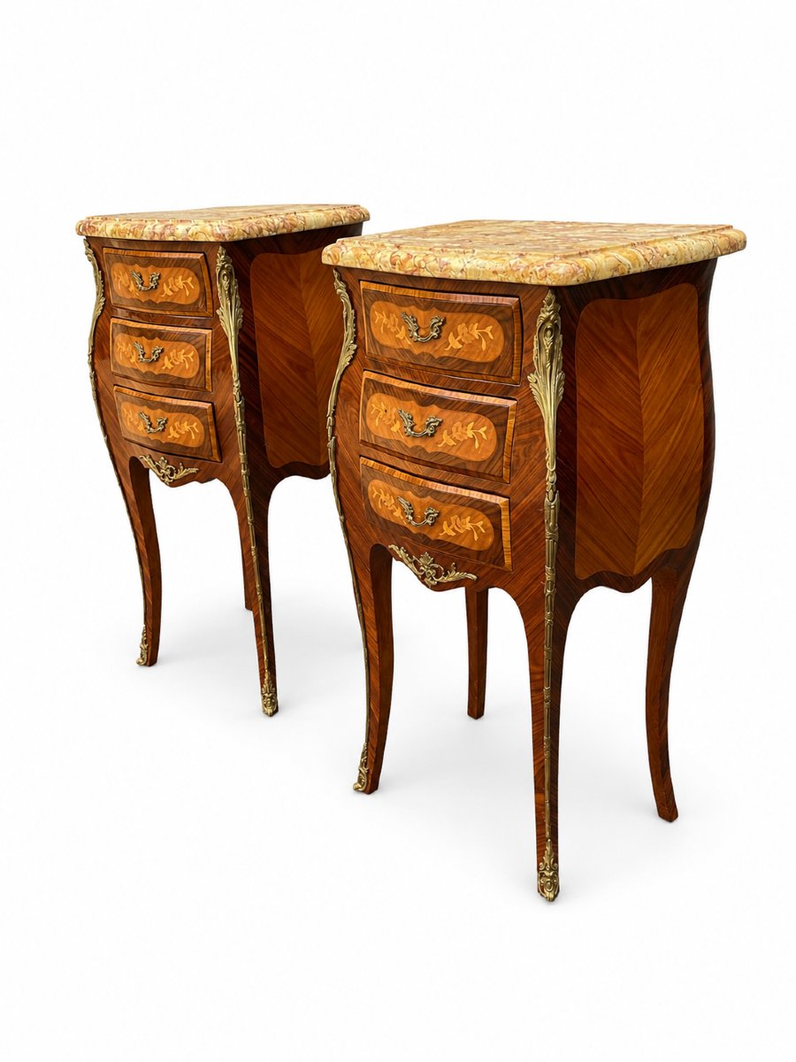 Paire de chevets galbés de style Louis XV en marqueterie florale, bronze doré et marbre-photo-3