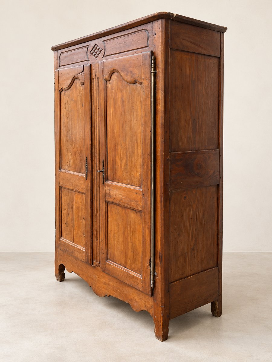 Regional Louis XV-style Two-door Cabinet With Carved Decoration And A Warm Patina-photo-3