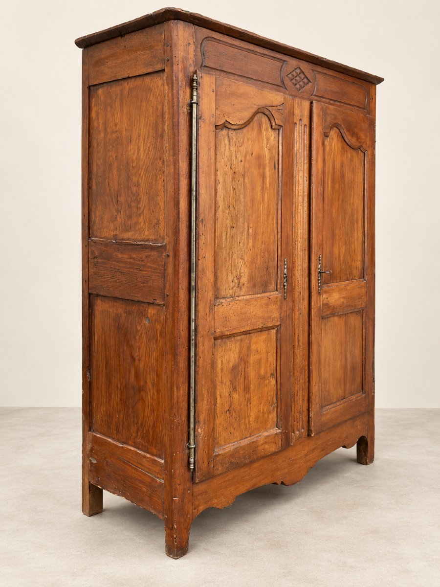 Regional Louis XV-style Two-door Cabinet With Carved Decoration And A Warm Patina-photo-4