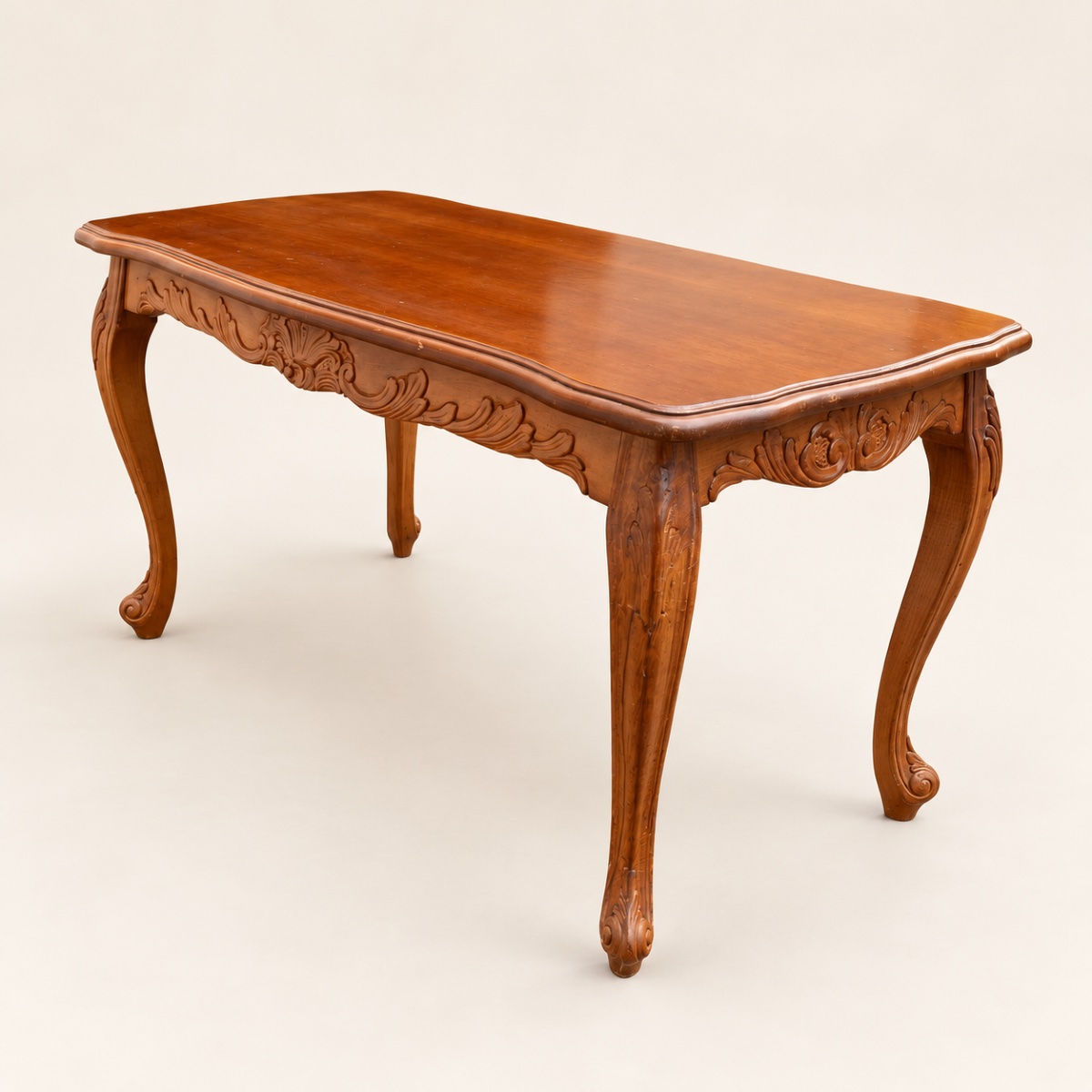 Table basse de style Louis XV en noyer sculpté -photo-2