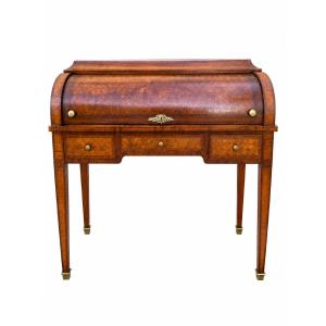 Bureau à cylindre de style Louis XVI en marqueterie à croisillons - XXe siècle