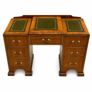 Bureau secrétaire anglais à caissons en pin et sapin, cuir vert - vers 1960-1970