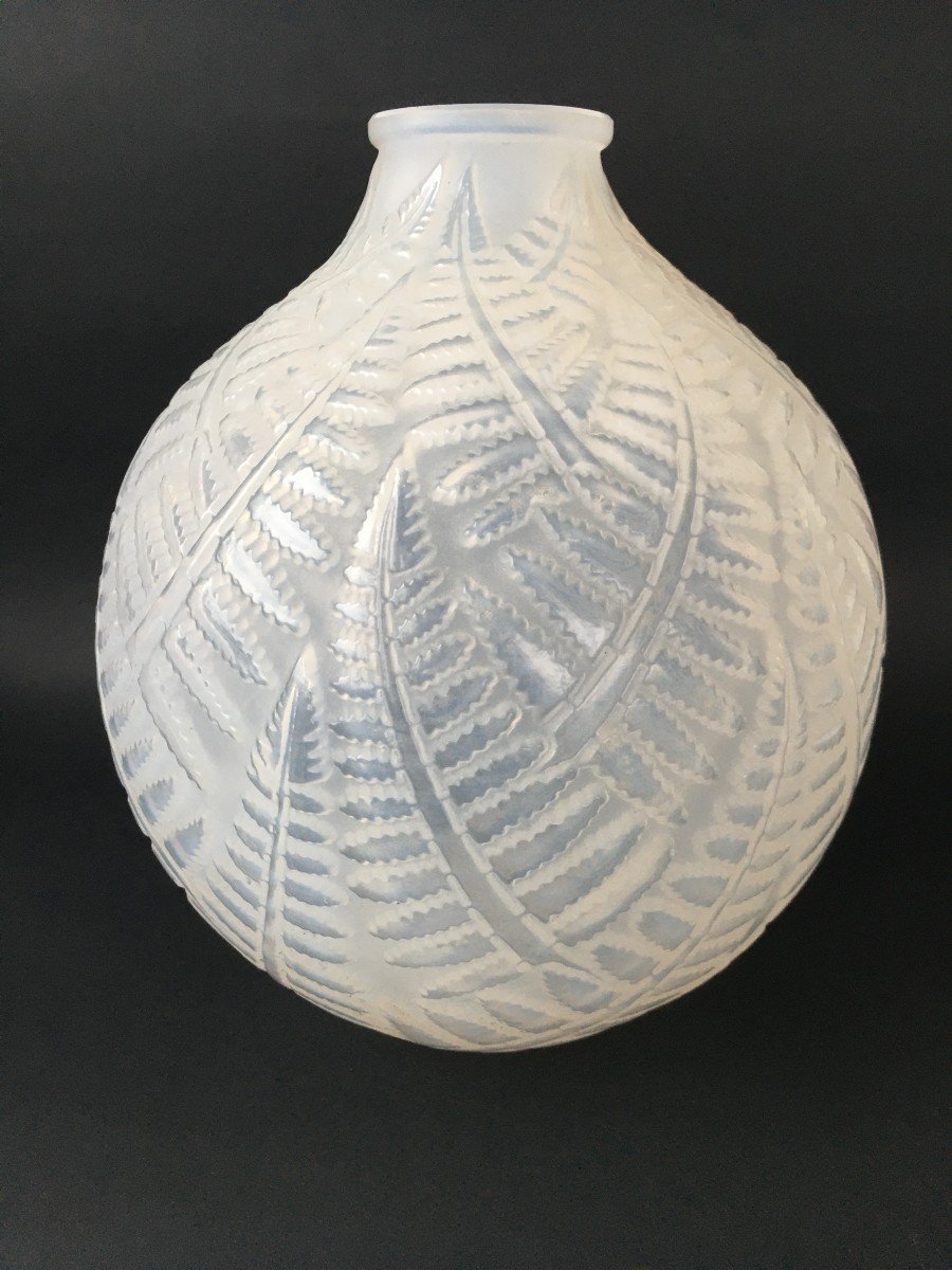 Rene Lalique Vase Model Espalion 1927