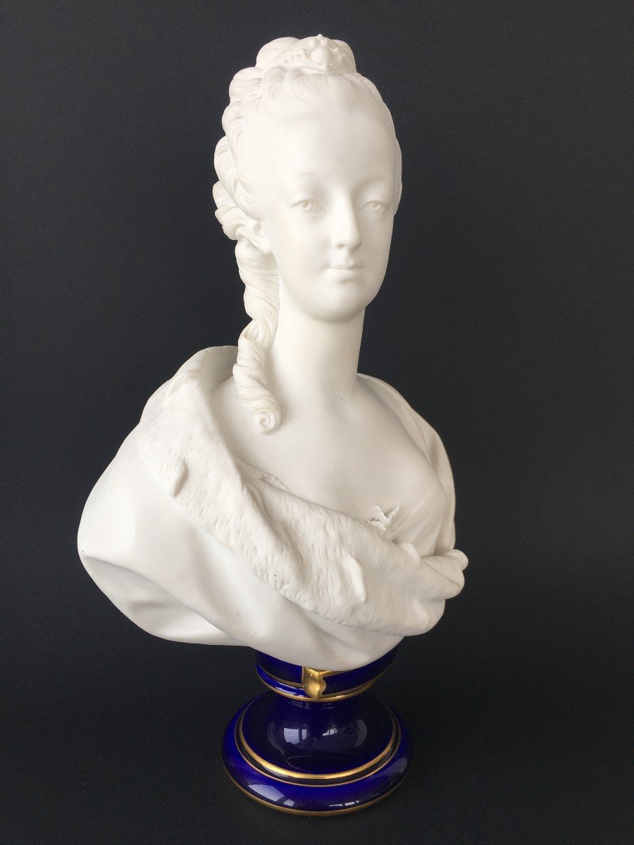 Bust Of Marie Antoinette In Porcelain And Biscuit Manufacture Nationale De Sèvres-photo-1