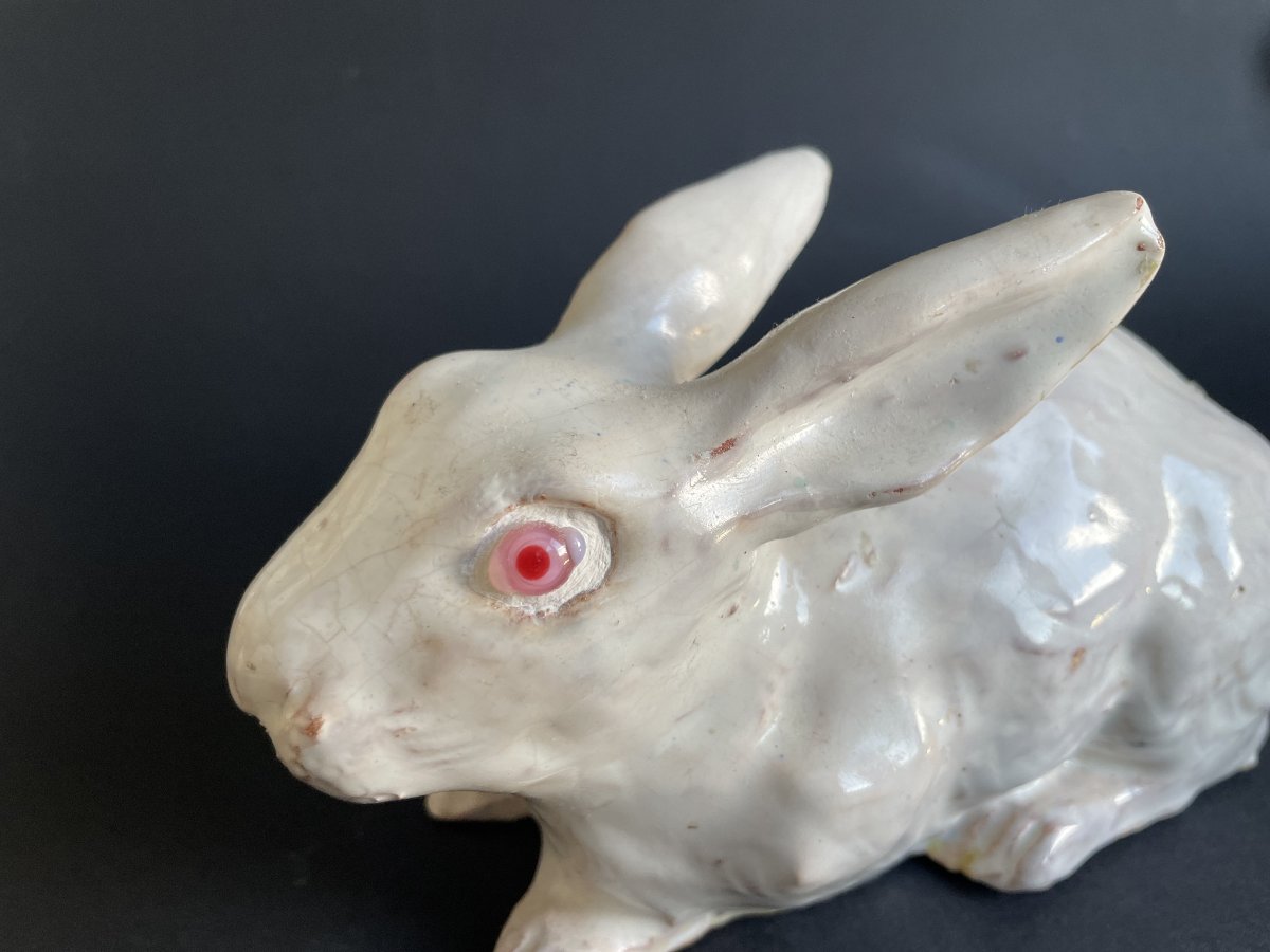 Lapin couché en faïence de Bavent fabrication TN (Tuilerie Normande)-photo-1