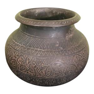 Lota en bronze à décor gravé – Inde fin XIXᵉ