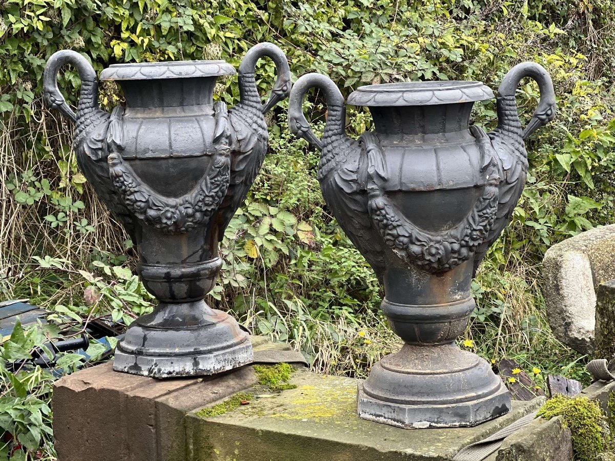 Paire De Vase En Fonte Cygne 