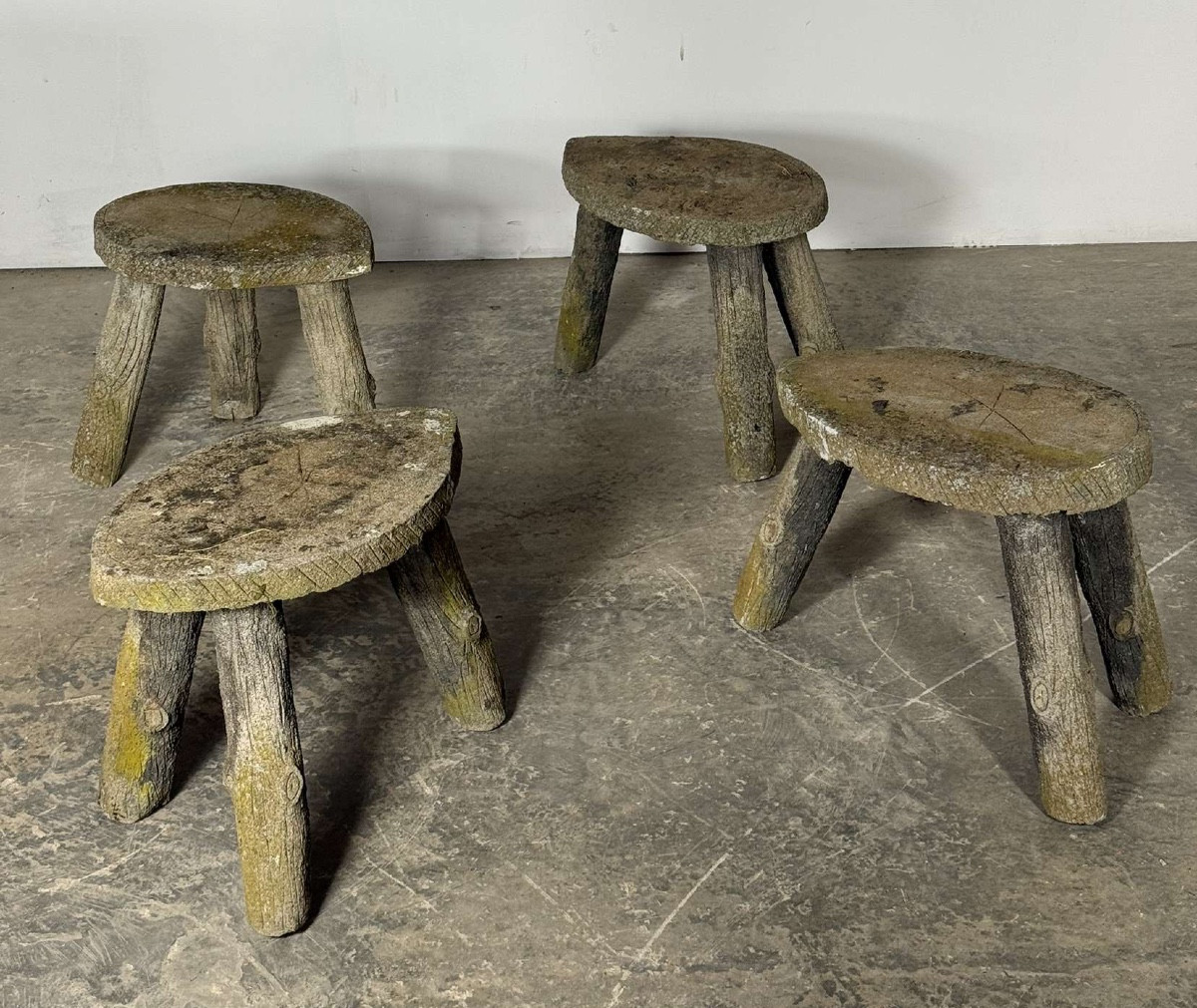 Série 4 Tabouret Béton. 