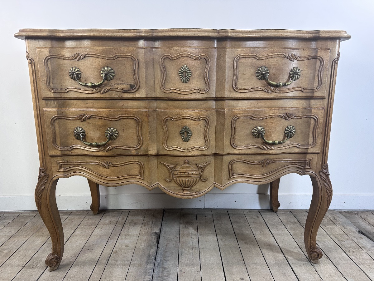 Commode de style Louis XV en bois sculpté-photo-1
