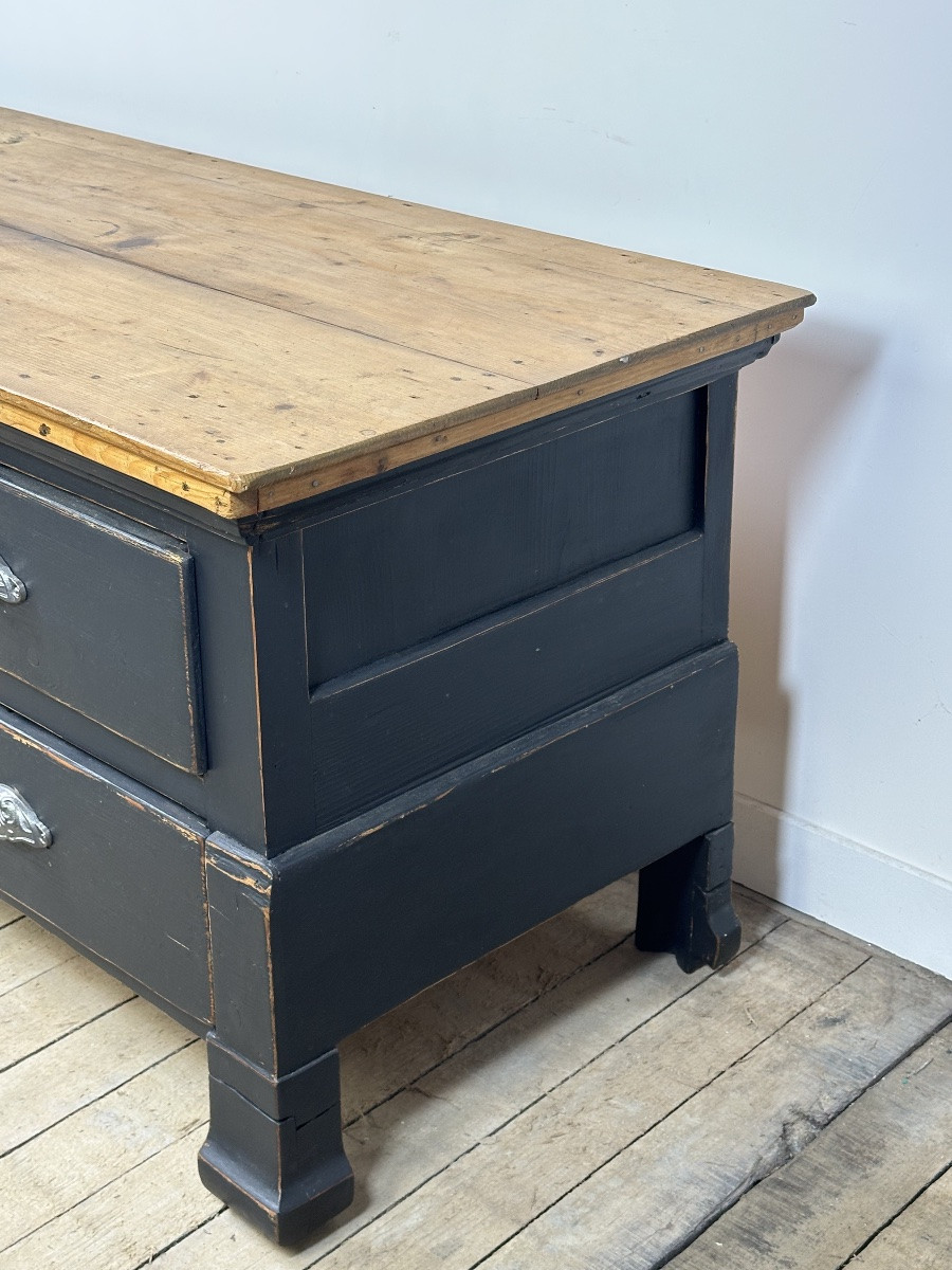 Commode basse en pichepin et patine gris foncé début XXeme-photo-3