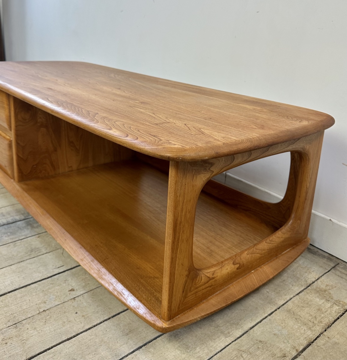Ercol Minerva 1980s Solid Elm Coffee Table / Storage Unit-photo-2