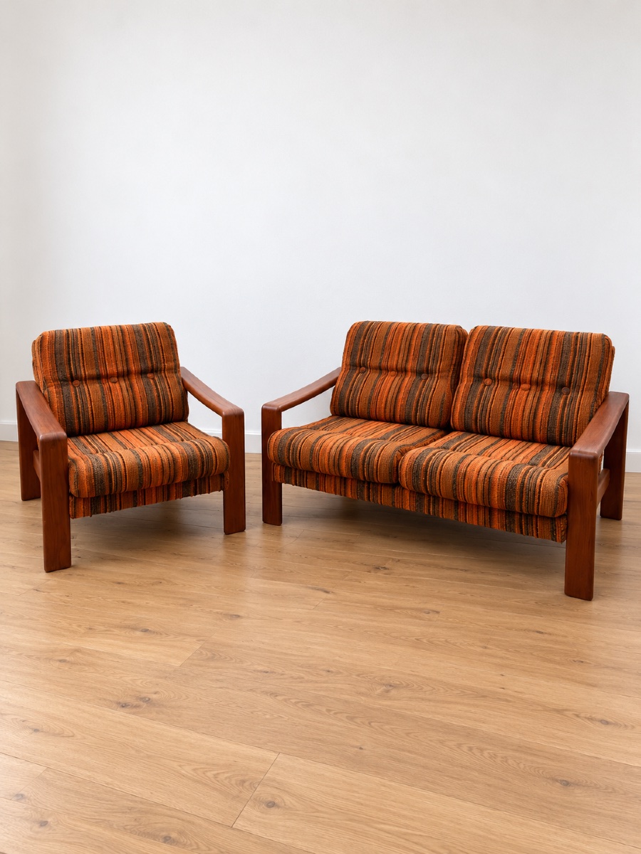 Salon scandinave vintage années 1970 canapé 2 places et fauteuils teck et tissus