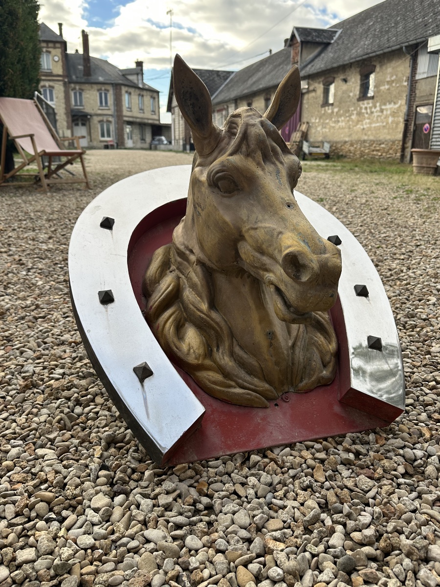 Enseigne chevaline en zinc Tête de cheval dans fer a cheval Début XX eme-photo-1