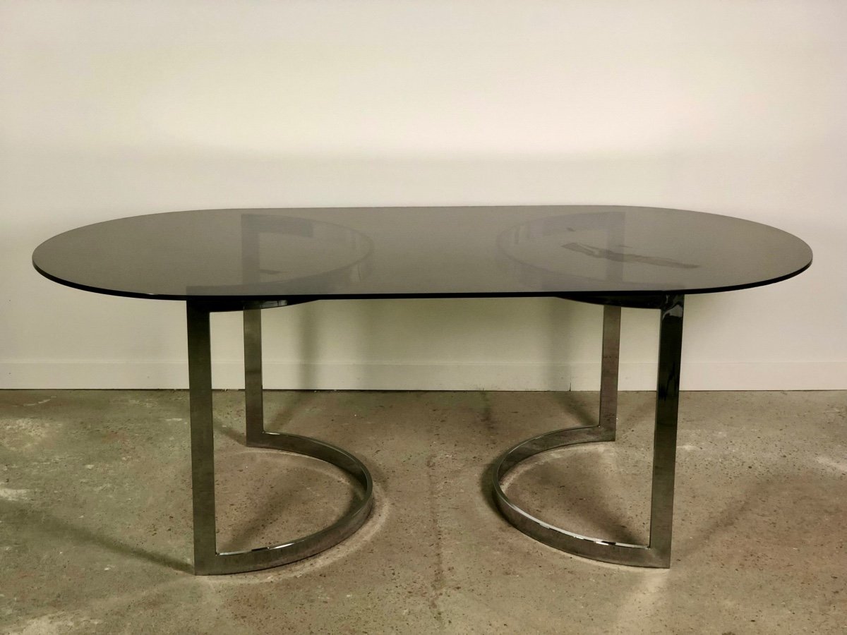 Design Oval Table With Hemicylindrical Legs In Chromed Metal In The Taste Of The Geard