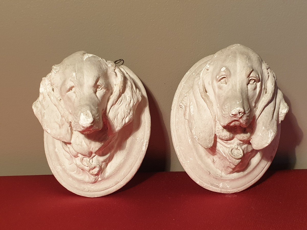 Sculpture Two Medallions: Plaster Dog Heads Height 10.5 Cm