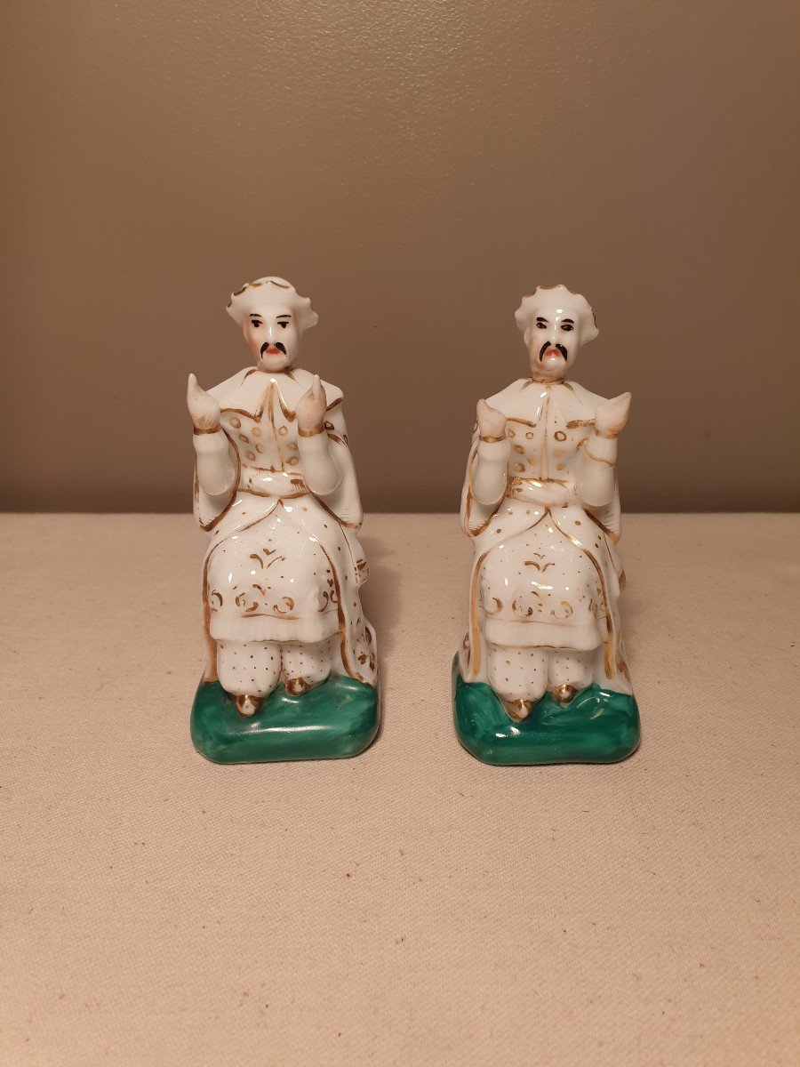 Deux Flacons En Porcelaine 19ème Siècle. Ils Sont En Forme De Dignitaires Chinois. -photo-1