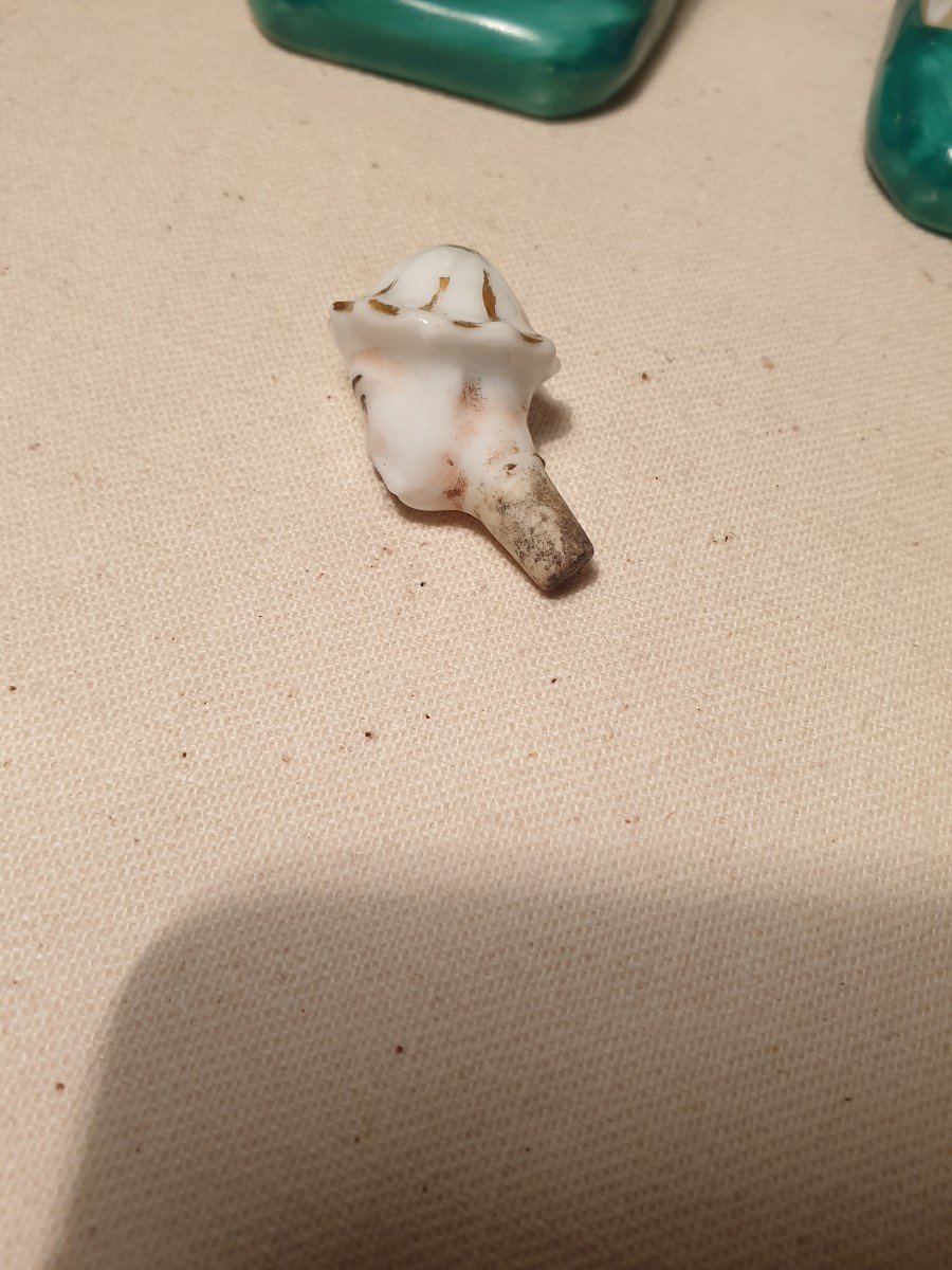 Deux Flacons En Porcelaine 19ème Siècle. Ils Sont En Forme De Dignitaires Chinois. -photo-6