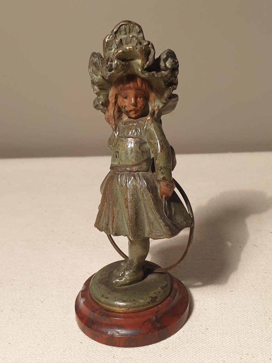 Statuette En Bronze Polychrome Petite Fille Au Cerceau Socle En Marbre