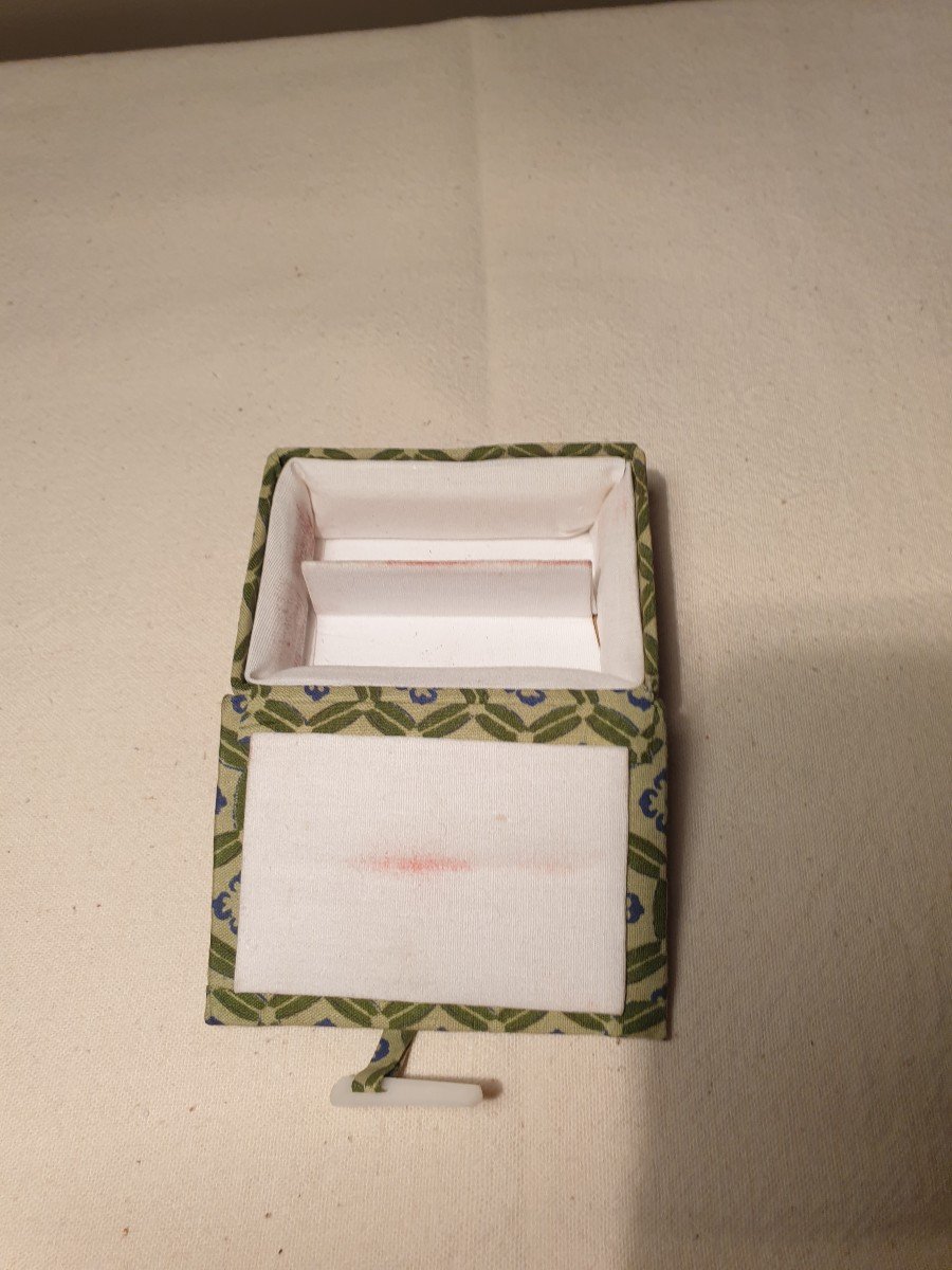 Vintage. Two Chinese Hard Stone Seals. Fabric Cardboard Box-photo-2