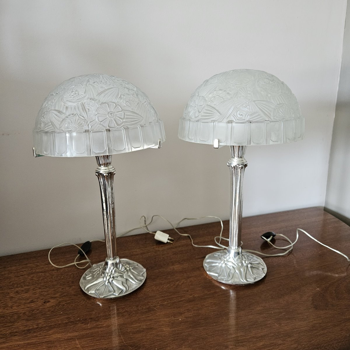 Pair Of Hettier And Vincent / Capon Lamps. Art Deco, 1920s-1930s. Frosted Glass And Bronze. -photo-3