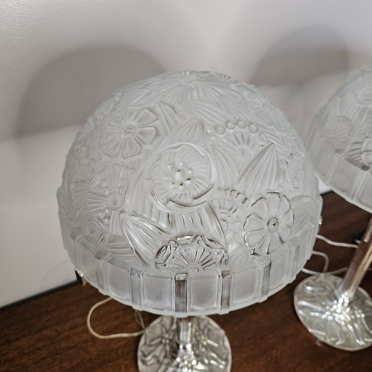 Pair Of Hettier And Vincent / Capon Lamps. Art Deco, 1920s-1930s. Frosted Glass And Bronze. -photo-4