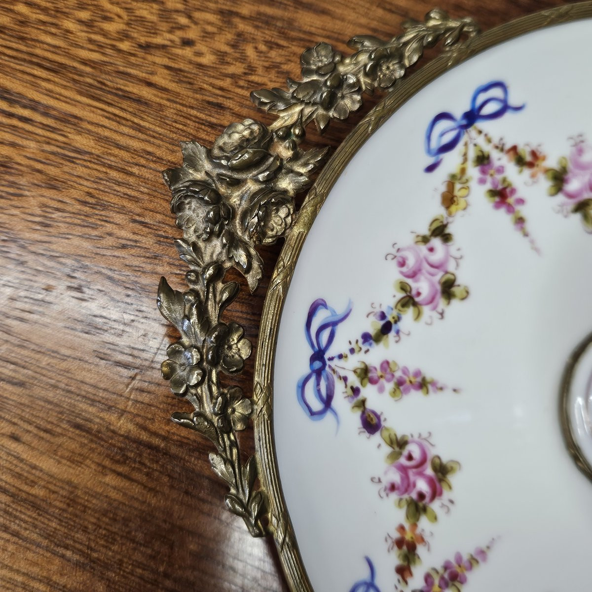 Sèvres Porcelain Inkwell Circa 1900. Decorated With A Garland Of Flowers Topped With Ribbons-photo-5