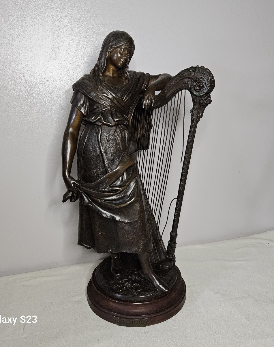 Sculpture signée Auguste Moreau "corde brisée" en régule